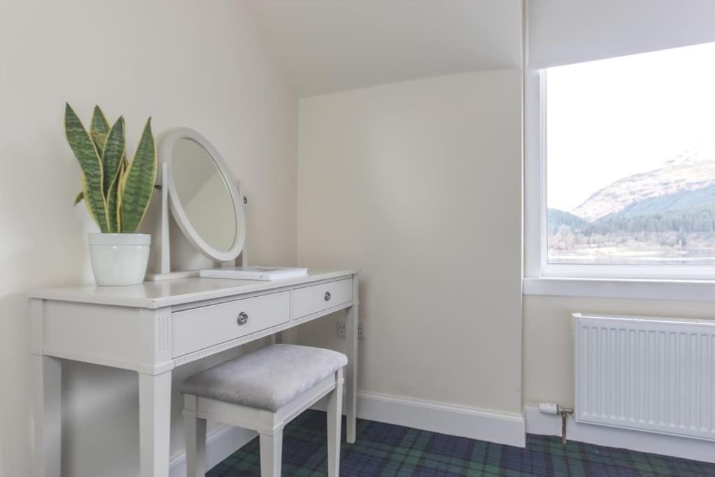 Rossmay House - 4 Bedroom Scottish Villa With Waterfront / Mountain Views Арочар Екстериор снимка