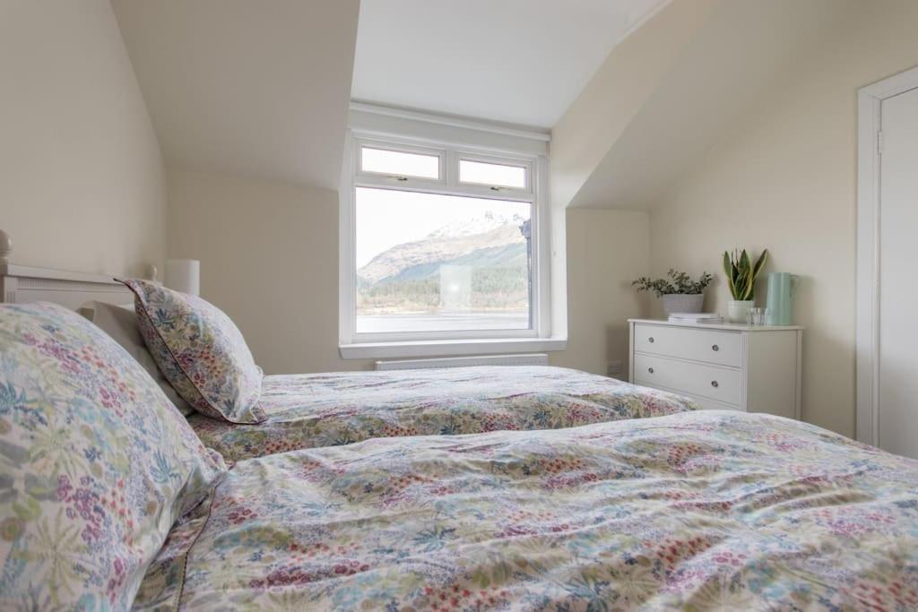 Rossmay House - 4 Bedroom Scottish Villa With Waterfront / Mountain Views Арочар Екстериор снимка