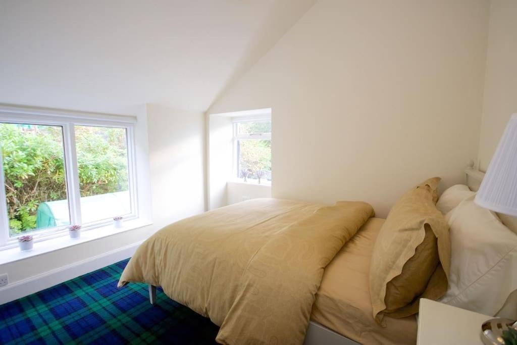 Rossmay House - 4 Bedroom Scottish Villa With Waterfront / Mountain Views Арочар Екстериор снимка