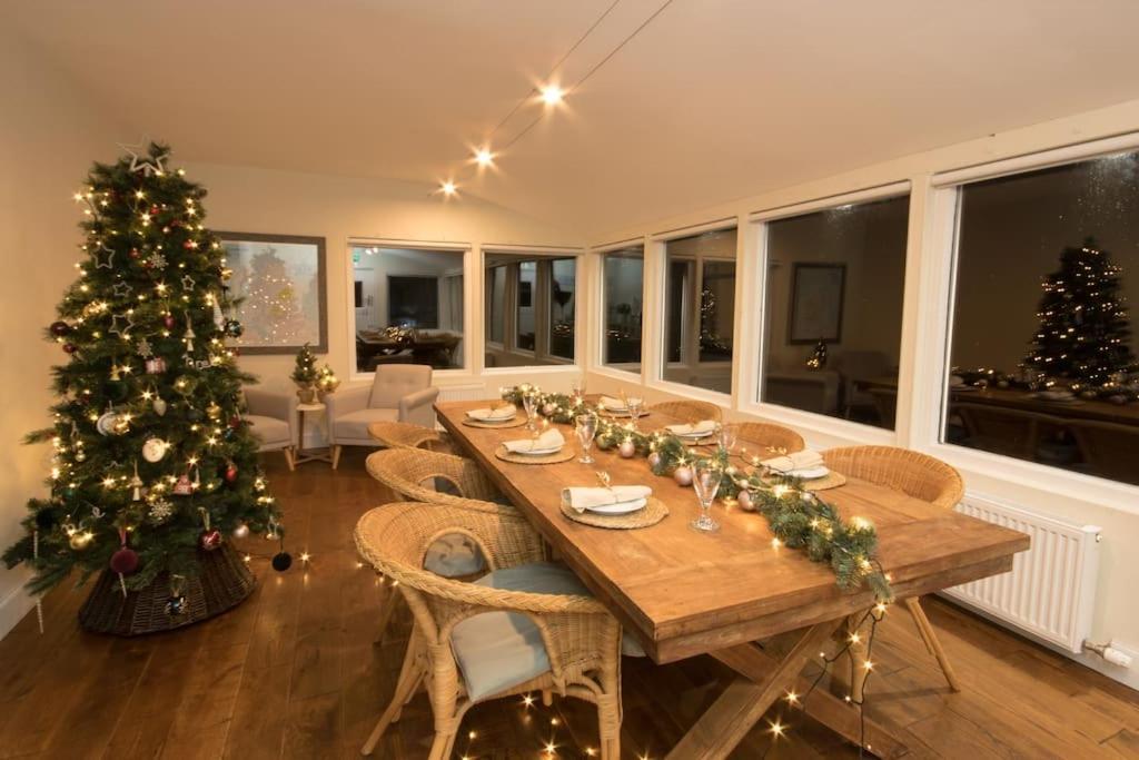 Rossmay House - 4 Bedroom Scottish Villa With Waterfront / Mountain Views Арочар Екстериор снимка